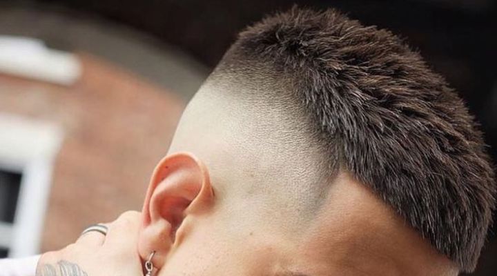 High) e Como Adaptar; Corte Americano para Cabelos Cacheados e Crespos: Estilos e Cuidados; Riscos e Desenhos no Corte Americano: Dicas para Personalizar seu Visual; Corte Americano vs. Outros Fades: Entenda as Diferenças e Escolha o Melhor
