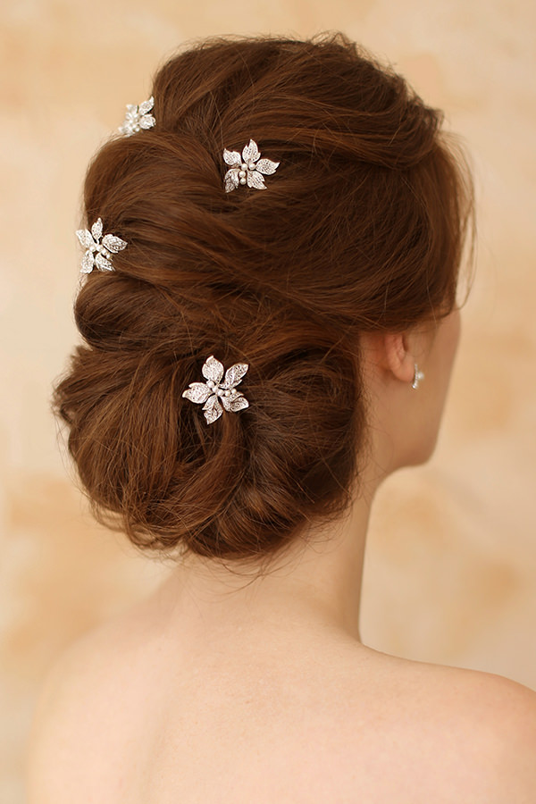 Como Escolher o Acessório de Cabelo Ideal para Seu Penteado de Noiva em 2026