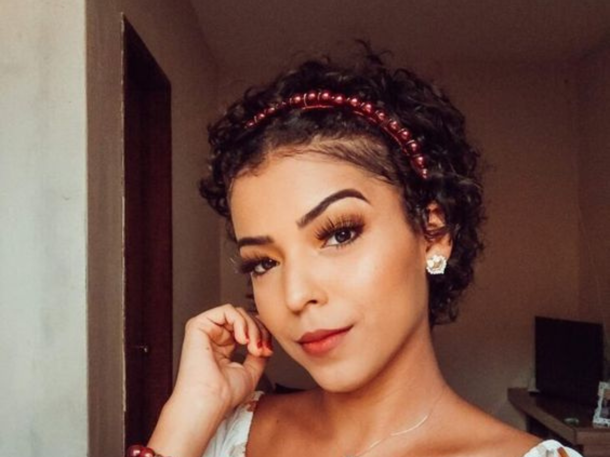 Guia completo de escovas para fitagem perfeita em cachos