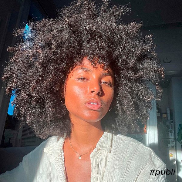 acessórios que danificam cabelo afro evitar