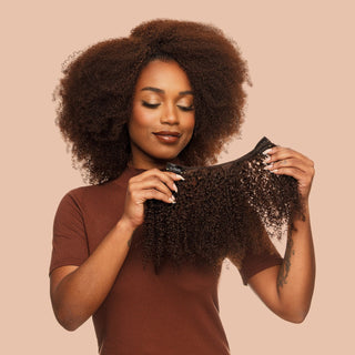 alongamento de cabelo cacheado natural