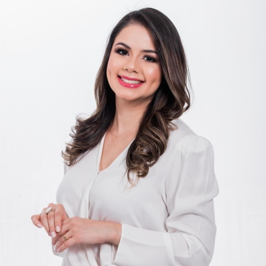 Cabelo curto ondulado: Tendências e dicas de estilo