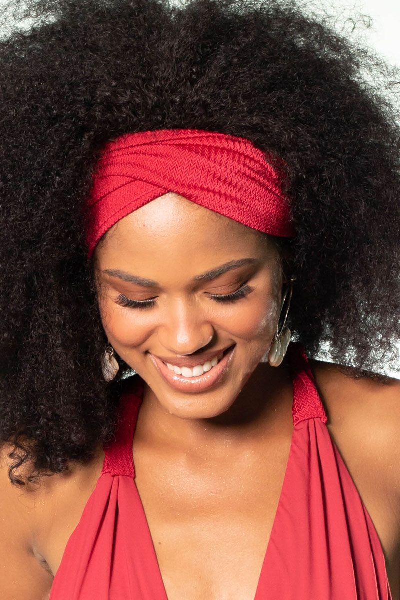 Bandana Boho e Y2K: Como Adotar as Tendências no Seu Cabelo