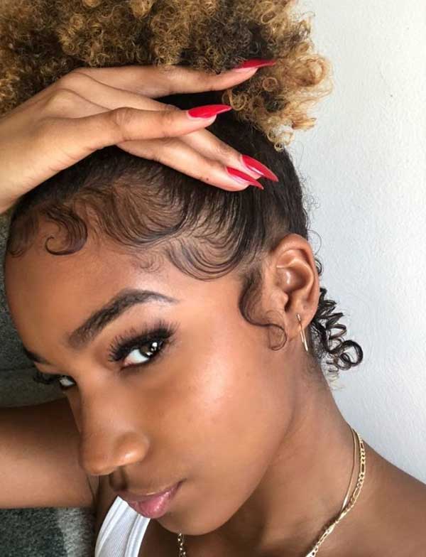 5 ideias de títulos:
1. Entenda a Genética por Trás dos Cachos do Seu Bebê
2. Do Cabelo Neonatal ao Cacheado Definitivo: Um Guia Completo
3. Inspirações 'Afropaty': Celebrando a Beleza dos Cachos em Bebês
4. Dicas Essenciais de Cuidados para Cabelos Cacheados de Bebês
5. Quando o Cabelo do Bebê Muda: Fatores e Expectativas