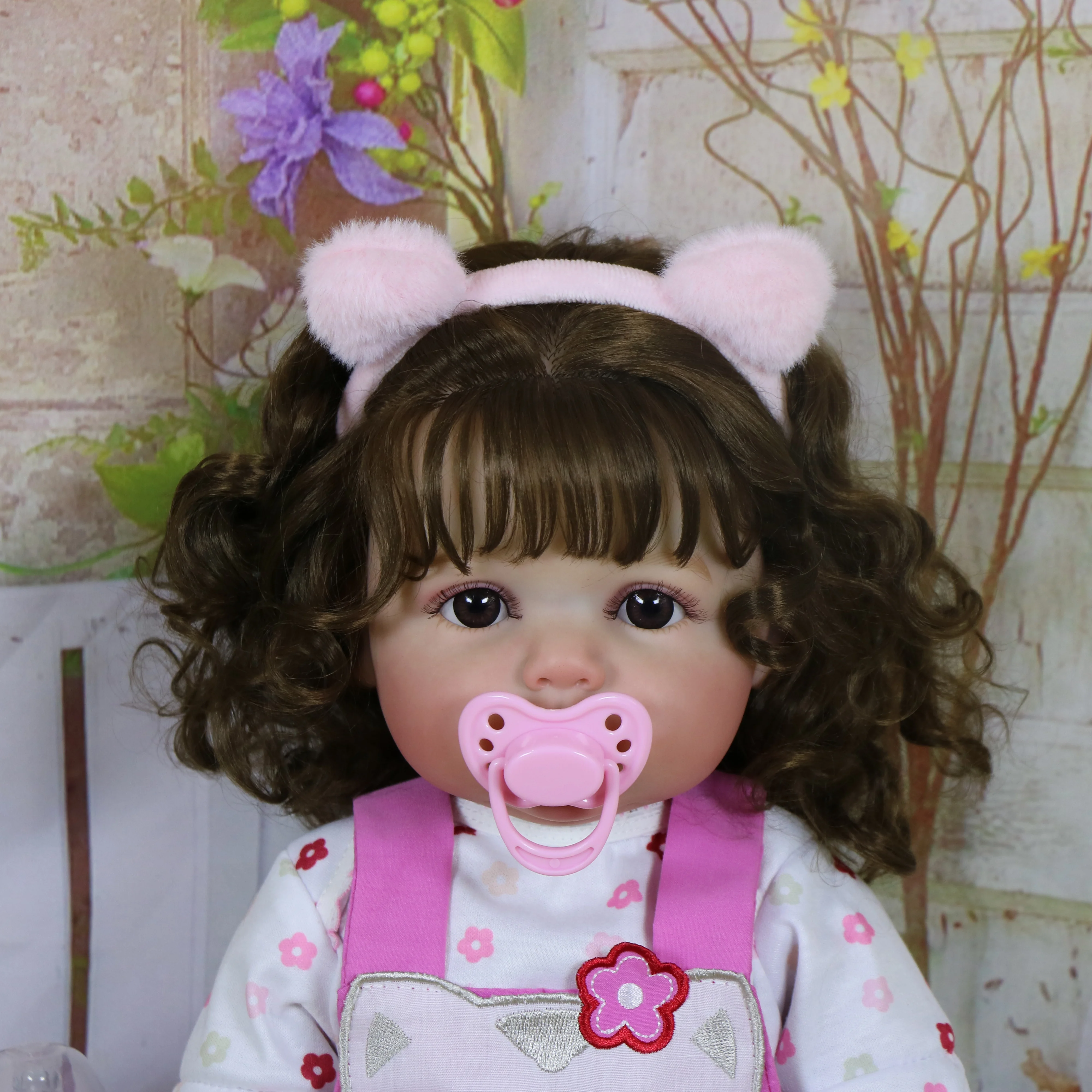 bonequinha cabelo cacheado