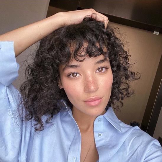 Botox capilar em casa: passo a passo para não alisar os cachos