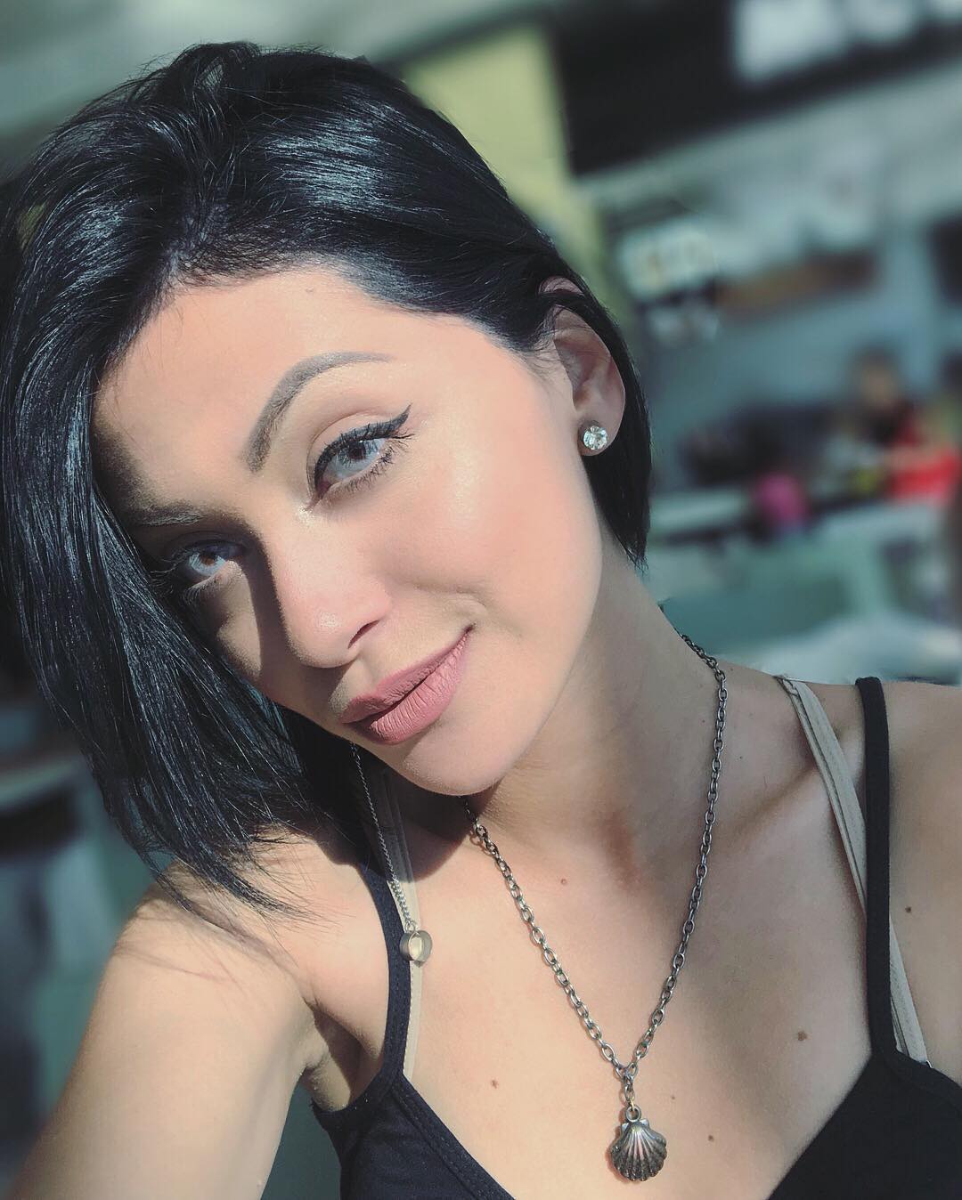 branca de cabelo preto