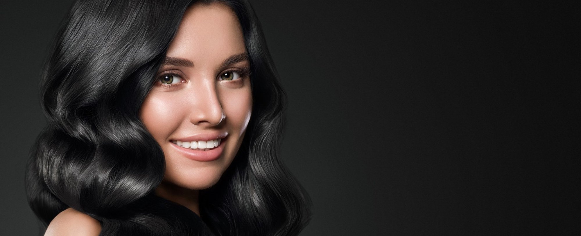 Como disfarçar fios brancos em cabelos pretos: Técnica do esfumado