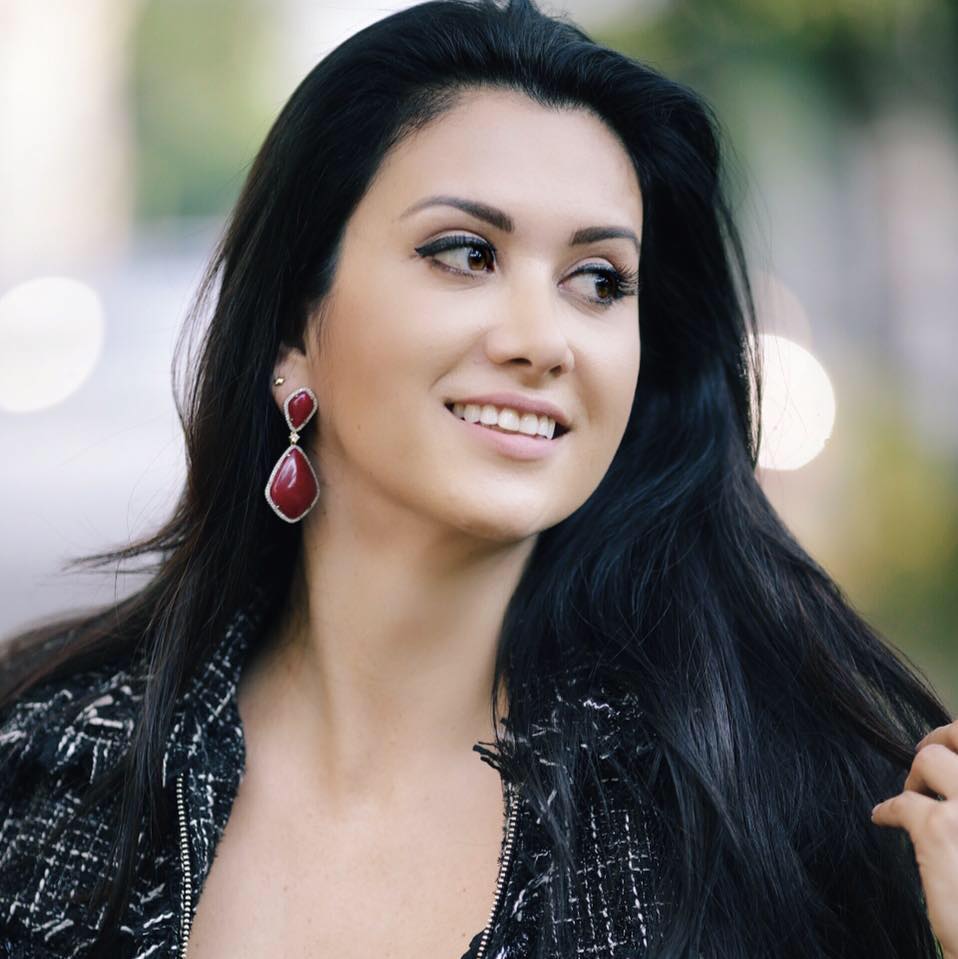 Rotina de cuidados para manter o brilho do cabelo preto