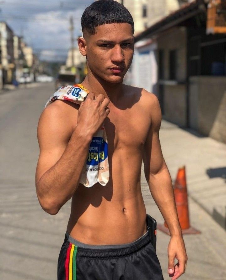 Guia Completo: Como Fazer o Corte 021 Richard (Fluffy Hair) em Casa