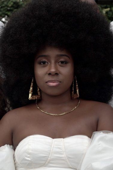 Rotina Essencial de Cuidados para Cabelos Crespos: Hidratação e Nutrição