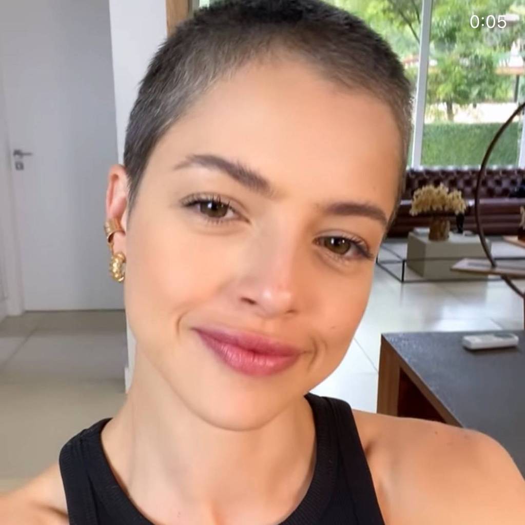 Descubra o Corte Ideal para o Seu Rosto: Análise do Formato Hexagonal de Agatha Moreira