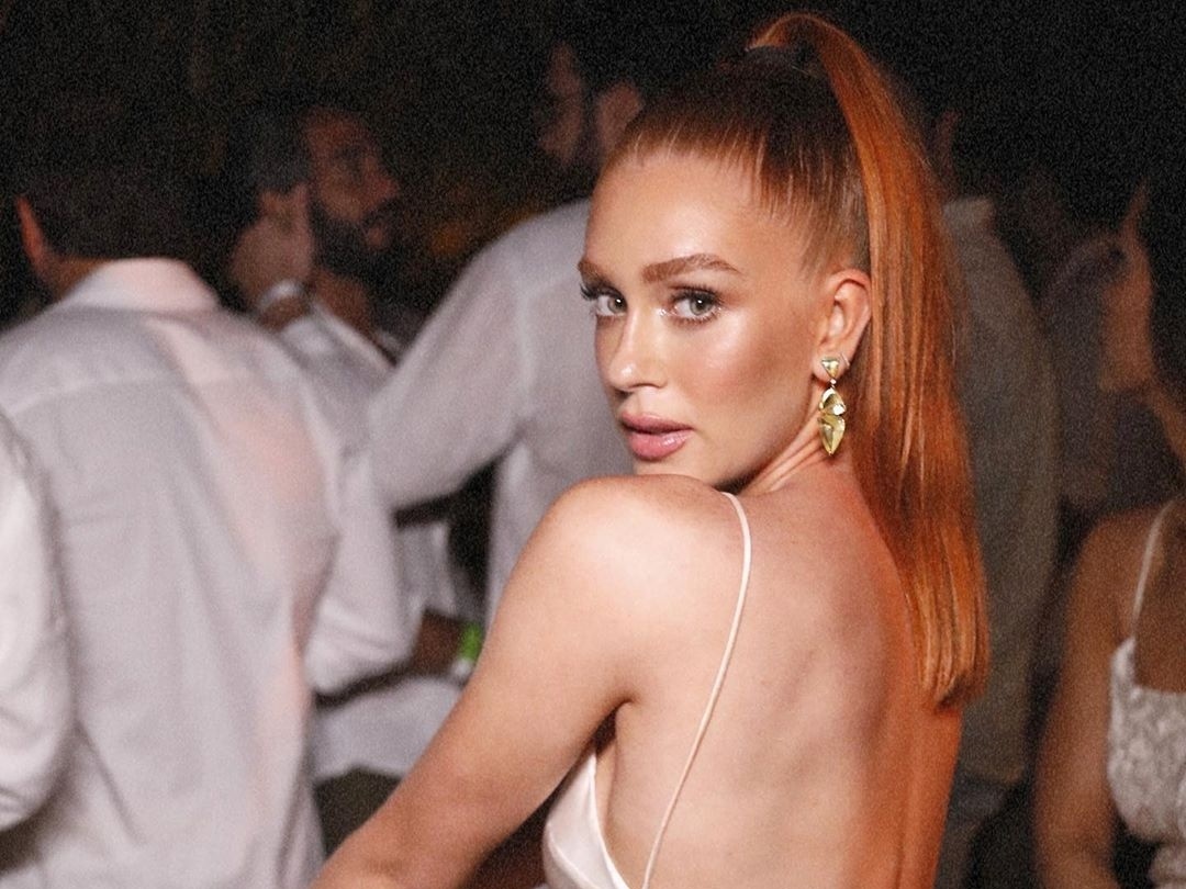 Maquiagem Retrô: Delineado Gatinho Perfeito para Combinar com seu Rabo de Cavalo Anos 60