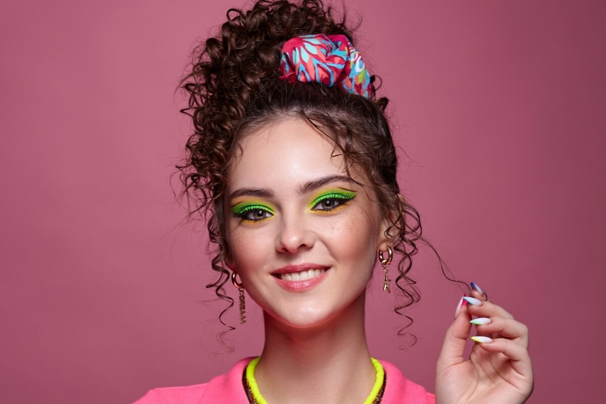 Cabelo Anos 80: Como Adaptar os Estilos Clássicos para um Visual Moderno e Descolado