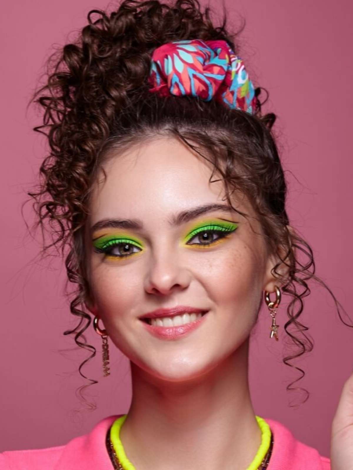 cabelo anos 80 feminino penteado