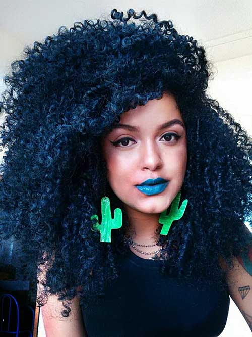 cabelo azul cacheado