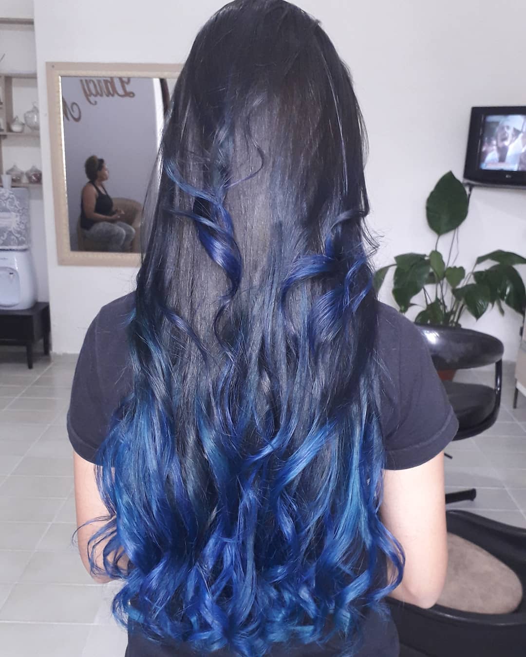 cabelo azul escuro pontas