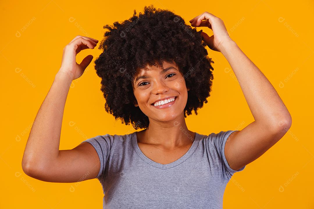 Produtos Essenciais para a Rotina de Cuidados do Cabelo Afro