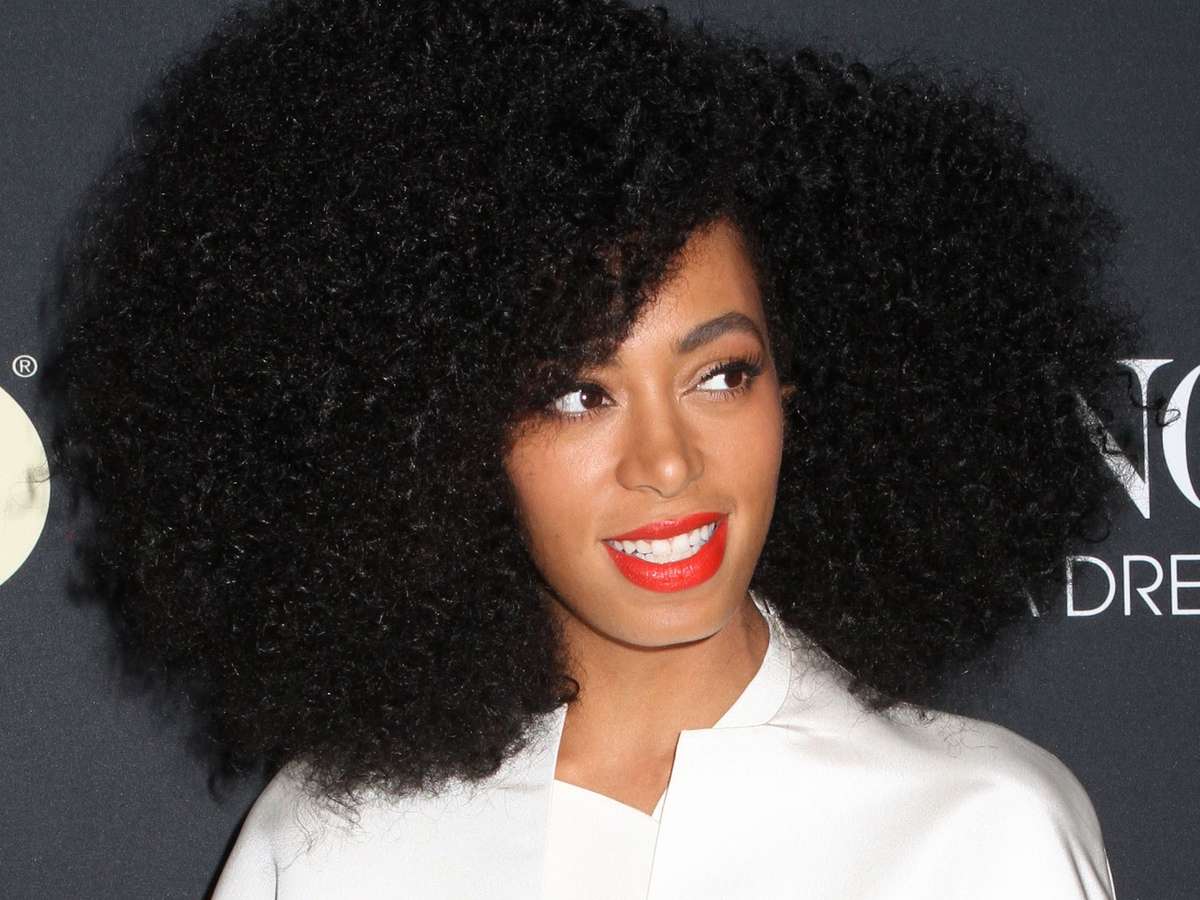 inspiração de penteados black power para todos os dias