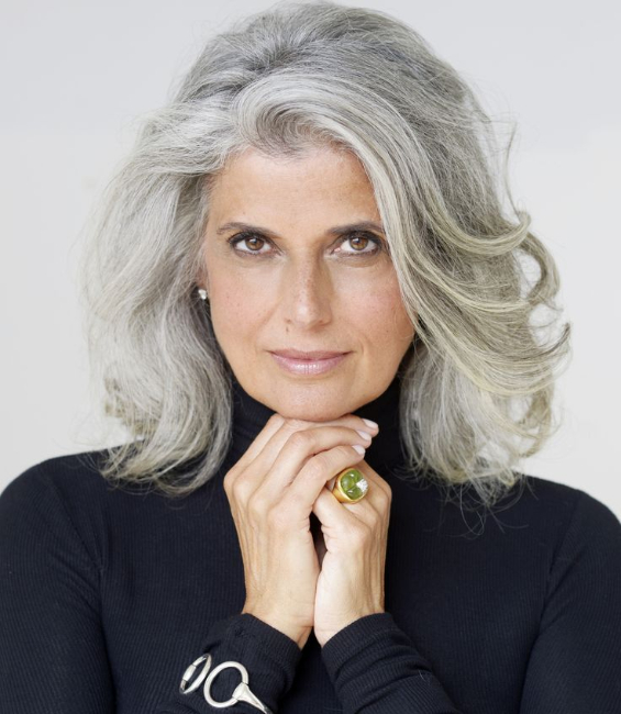 Os melhores cortes de cabelo curto para mulheres 50+ com fios brancos