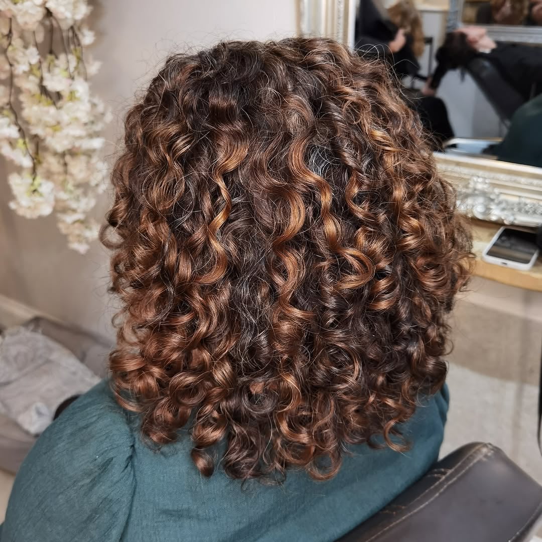 cabelo cacheado chocolate