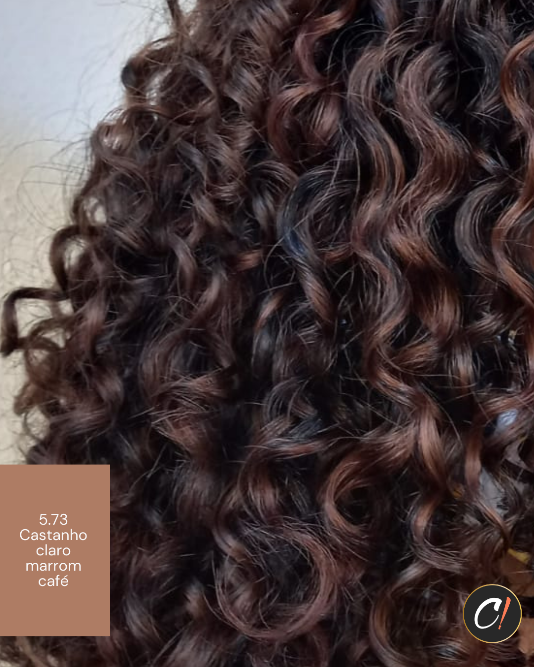 Cabelo cacheado chocolate: Extensões e perucas para um visual sem química