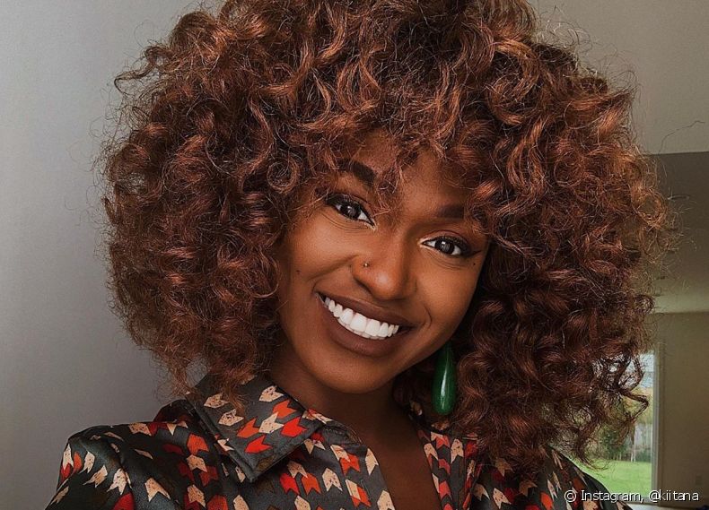 Cabelo cacheado chocolate: Extensões e perucas para um visual sem química