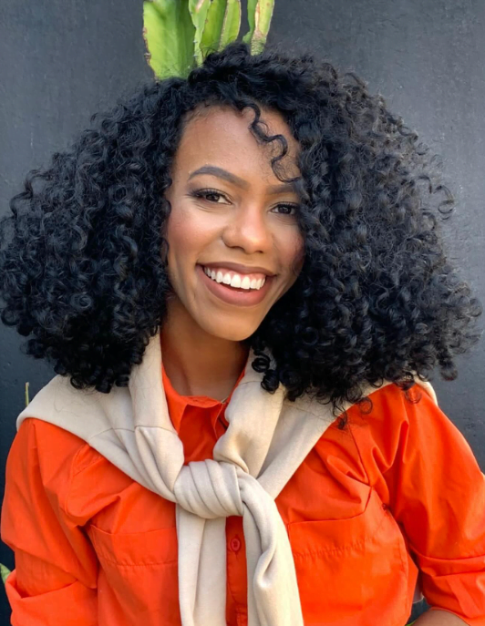 Corte a Seco em Cabelos Cacheados: Vantagens e Como Fazer em Casa