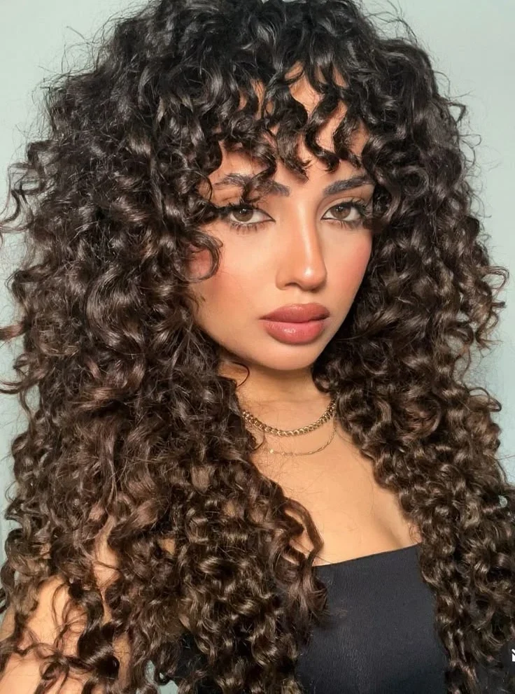 Corte a Seco em Cabelos Cacheados: Vantagens e Como Fazer em Casa