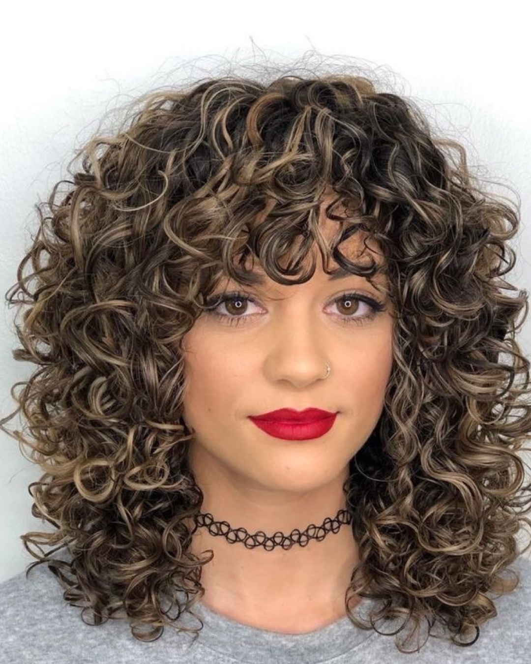 Franjas para Cabelos Cacheados: Opções e Estilos que Combinam com Camadas