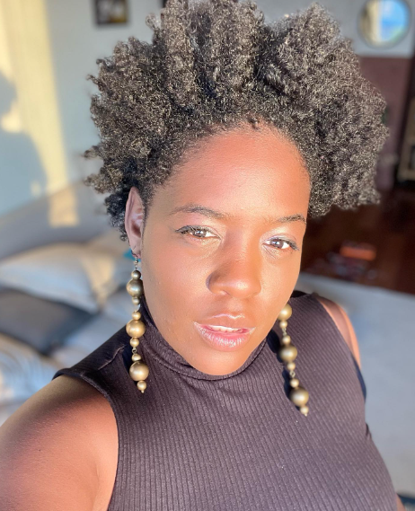 Finalização Perfeita: Técnicas para Cabelos Cacheados Curtos com Volume e Definição