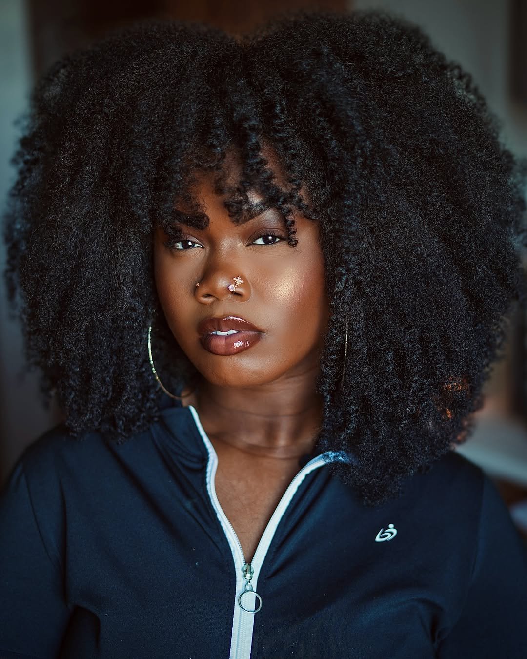 Finalização Perfeita: Técnicas para Cabelos Cacheados Curtos com Volume e Definição