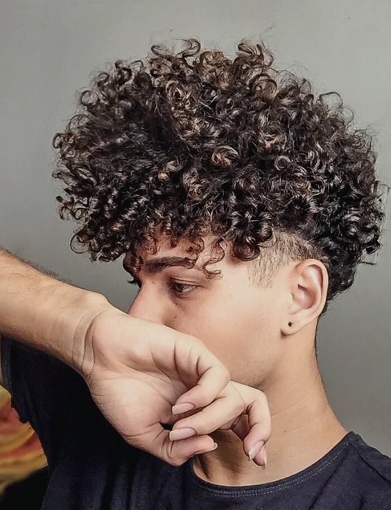 corte em camadas vs wolf cut cabelo cacheado masculino
