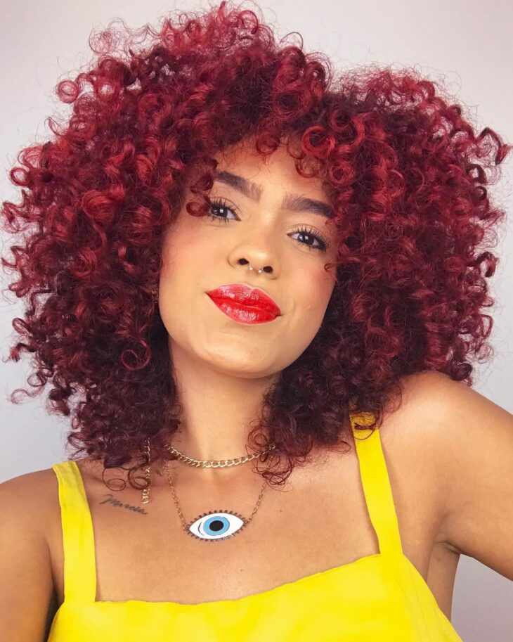 Guia completo: Como escolher o tom de ruivo ideal para seus cachos