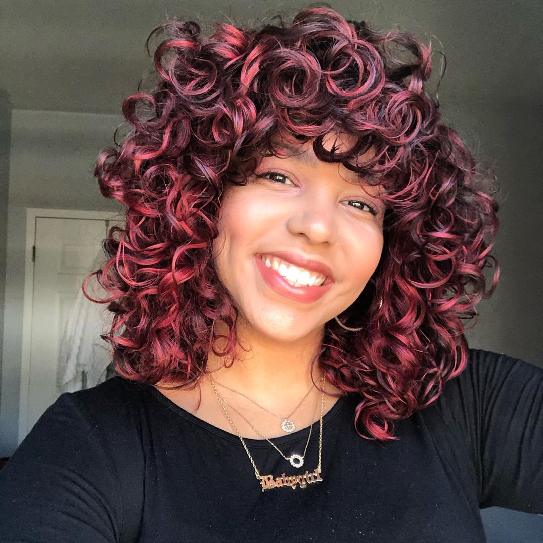 cabelo cacheado vermelho