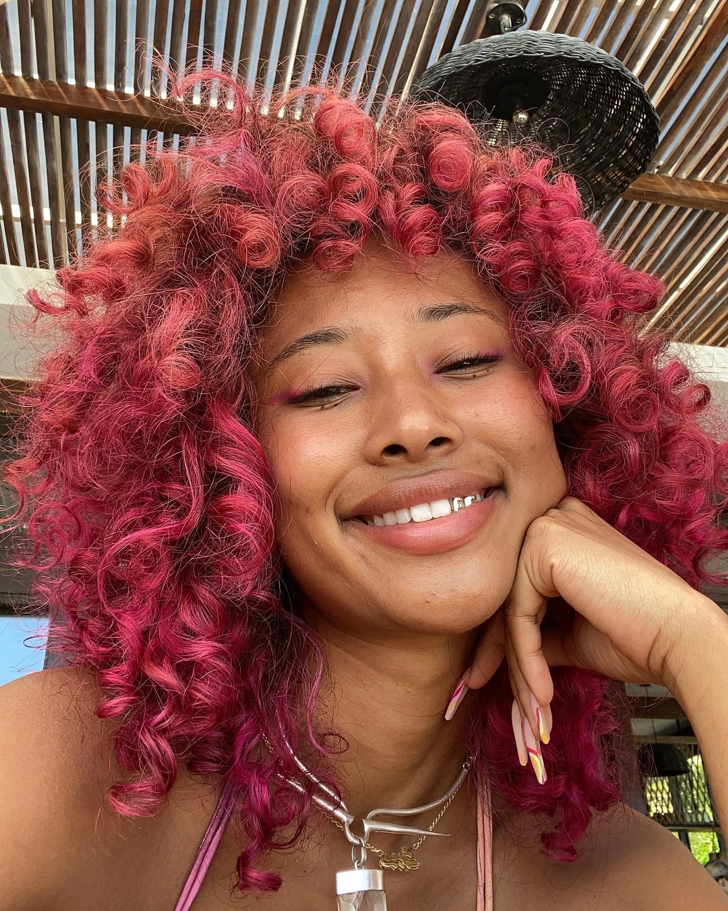 Técnicas de Finalização para Realçar a Cor em Cabelos Cacheados Vermelhos