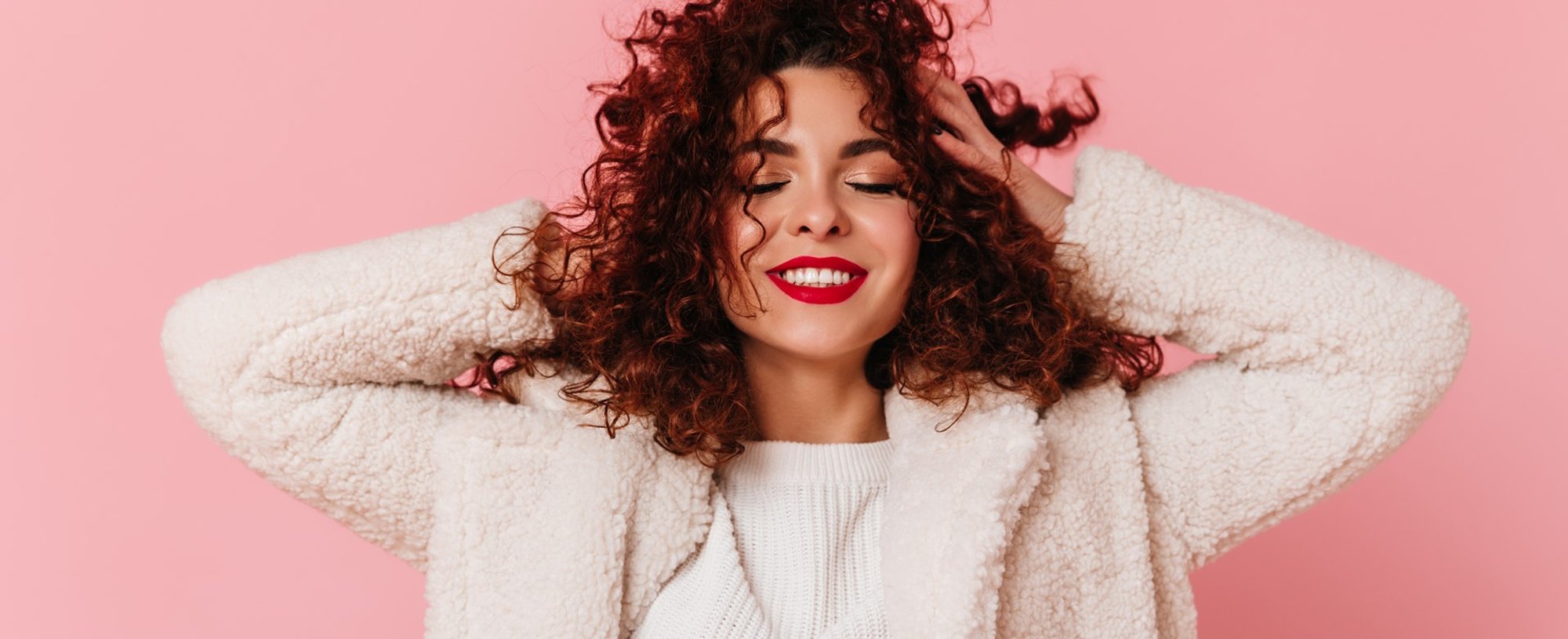 Técnicas de Finalização para Realçar a Cor em Cabelos Cacheados Vermelhos