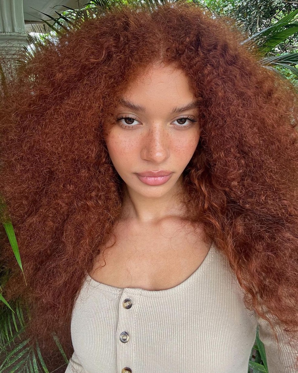 Cronograma Capilar Essencial para Manter o Ruivo Vibrante em Cachos