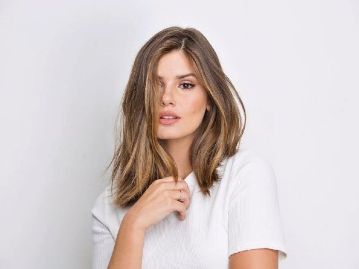 Beleza Fatal: A Transformação Loira de Camila Queiroz e Seus Cuidados