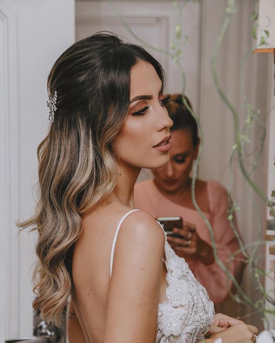 Penteados para noivas de cabelo curto no casamento civil