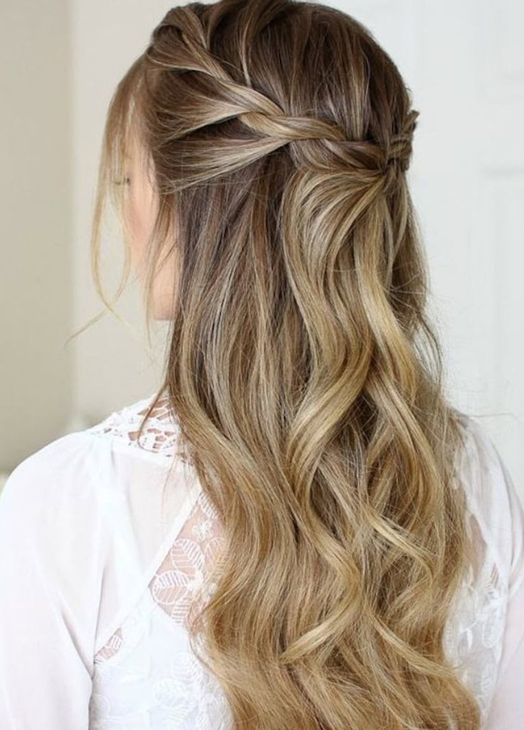 Inspirações de penteados semi presos para noivas românticas