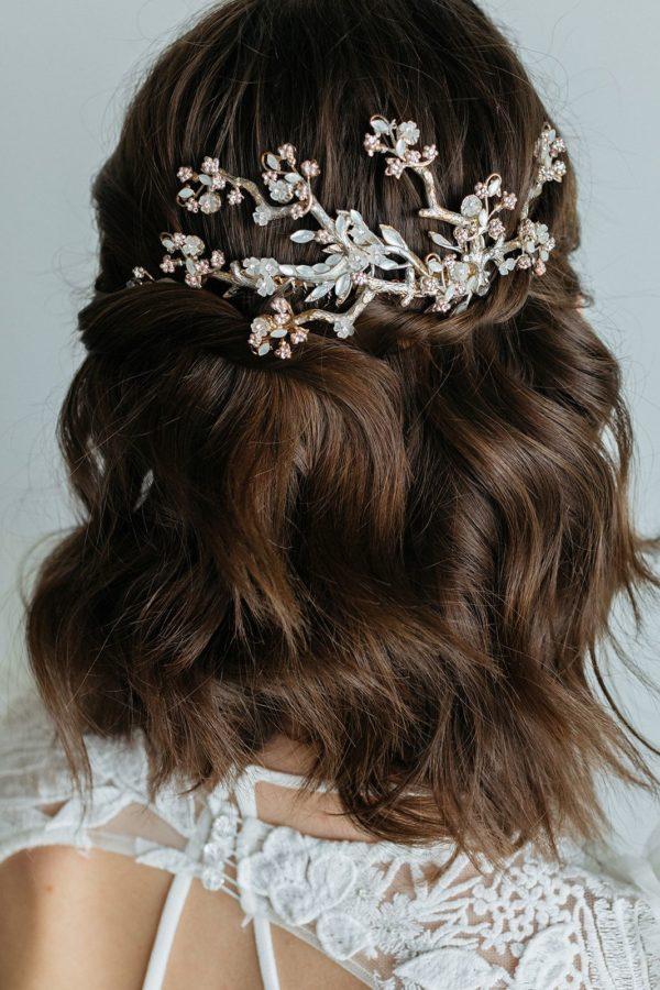 Penteados para noivas de cabelo curto no casamento civil