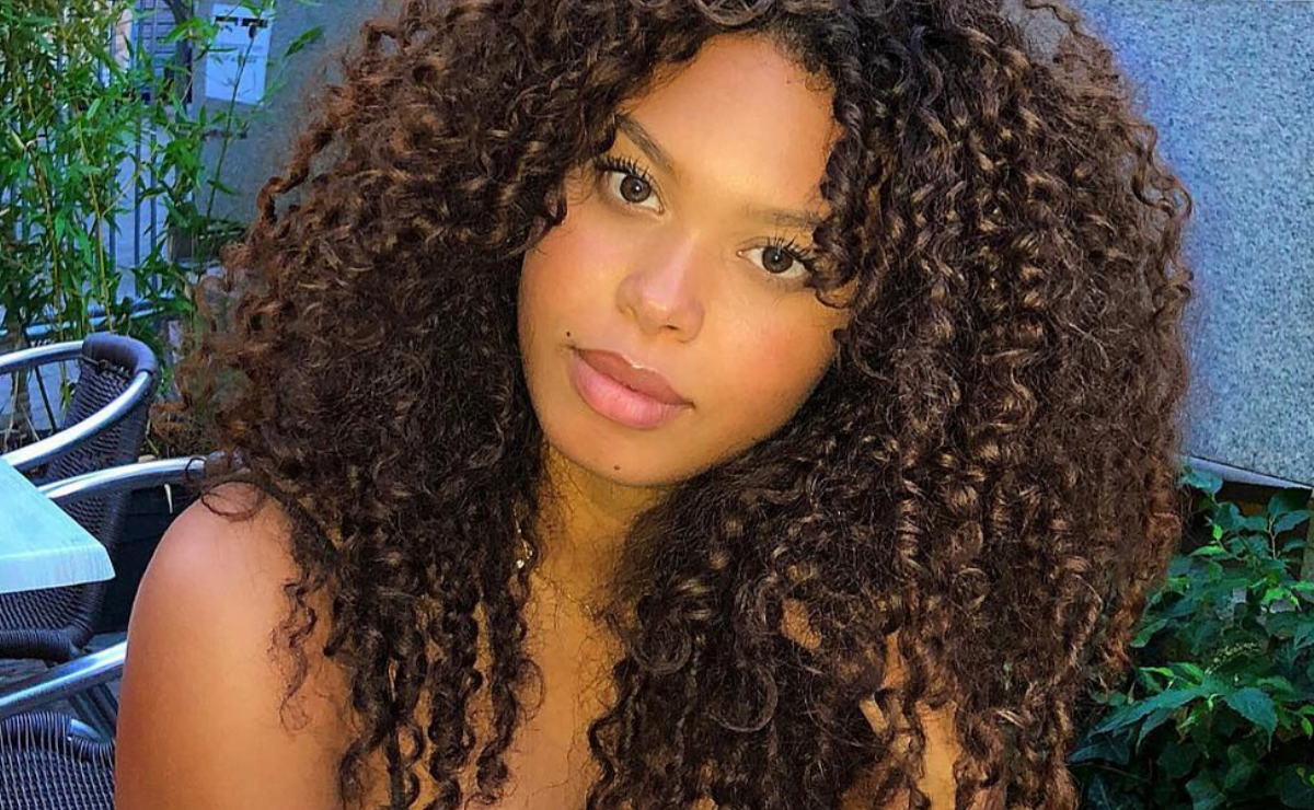 cabelo castanho mel com dourado