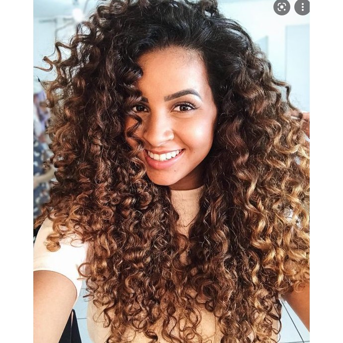 cabelo castanho com balayage dourada