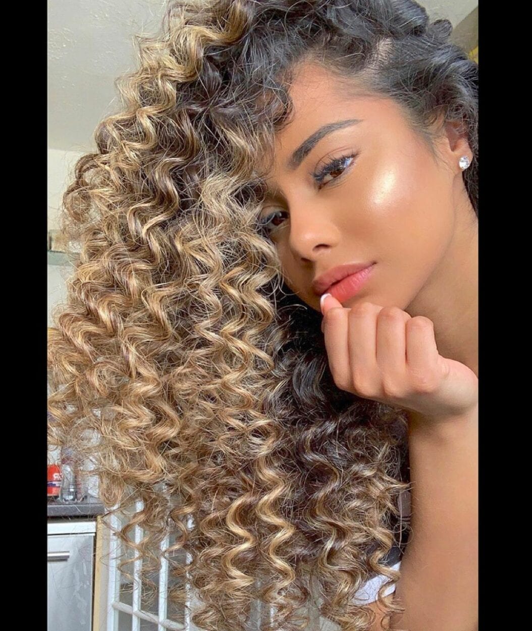 Cuidados essenciais para cabelos cinzas em morenas