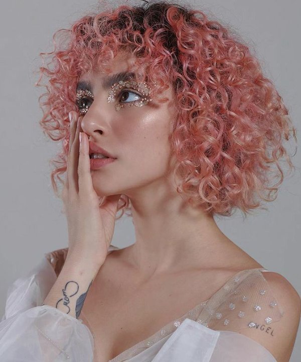 As Cores de Cabelo Cacheado que Vão Bombar em 2025 e 2026