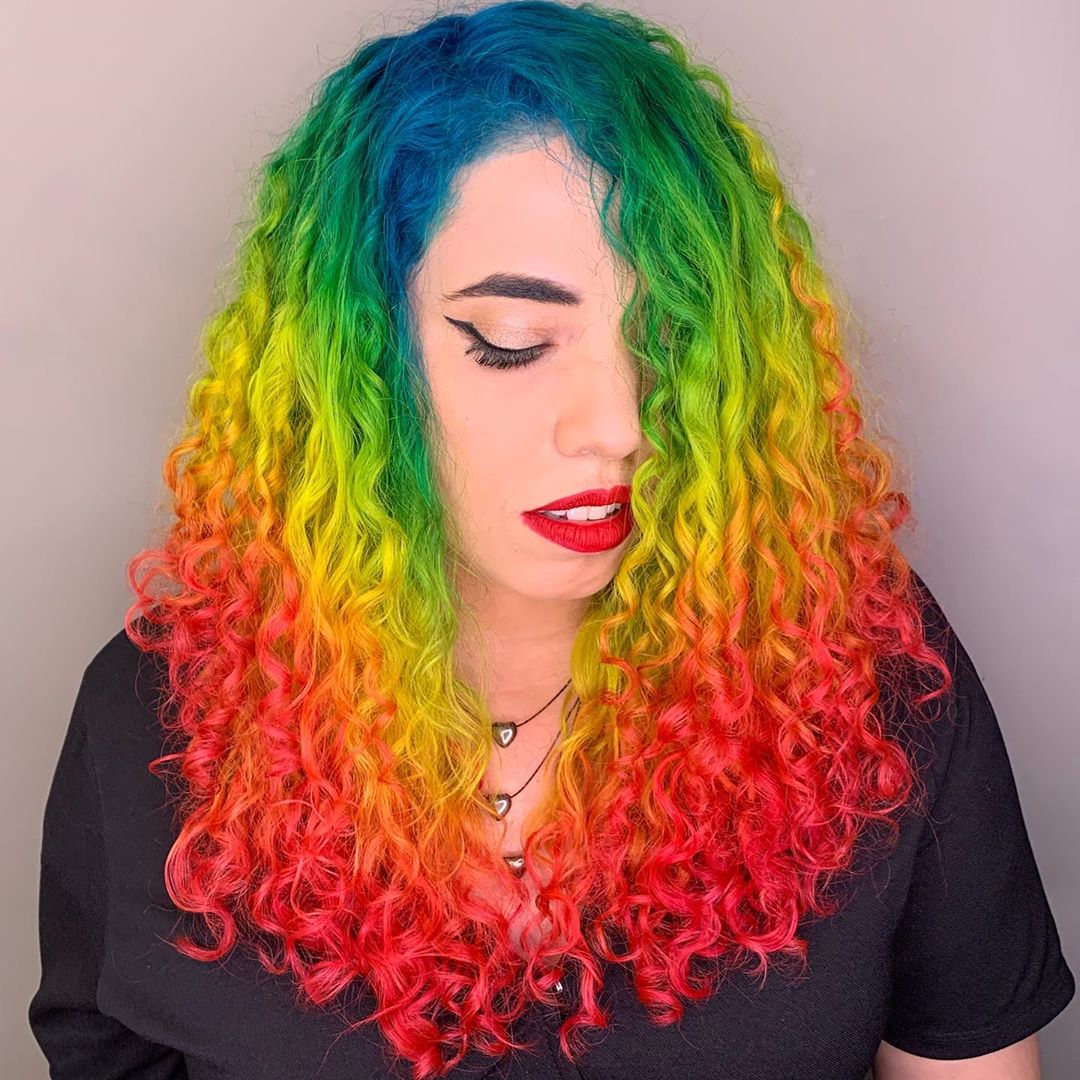 Descoloração Segura em Cachos: Mitos e Verdades