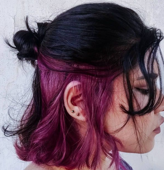 Undercut feminino com nuca colorida: 10 inspirações e como cuidar