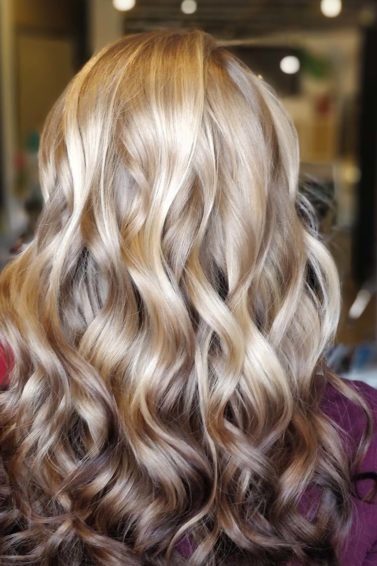 Disfarçando fios brancos com luzes: dicas e cuidados