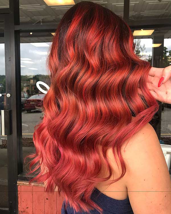 Mechas Ruivas com Raiz Esfumada: A Tendência que Reduz a Necessidade de Retoques